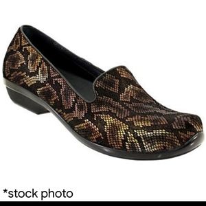 Dansko comfort shoe flats Snakeskin metallic